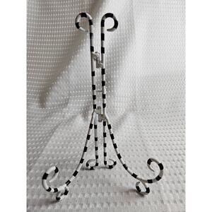 A White Metal Photo Stand with‎ Black Stripes